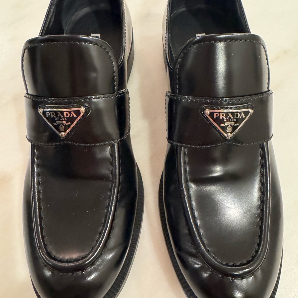 Worn once Prada Women’s Black Triangle Loafers 38.5 - Picture 1 of 6